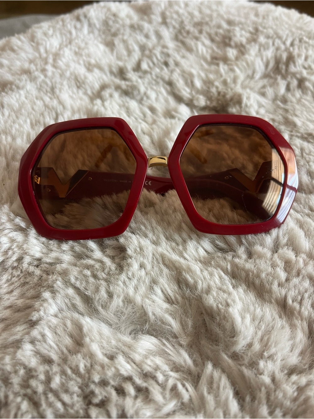 Valentina Women’s Red Hexagon Frame Sunglasses - Fashion Accessory